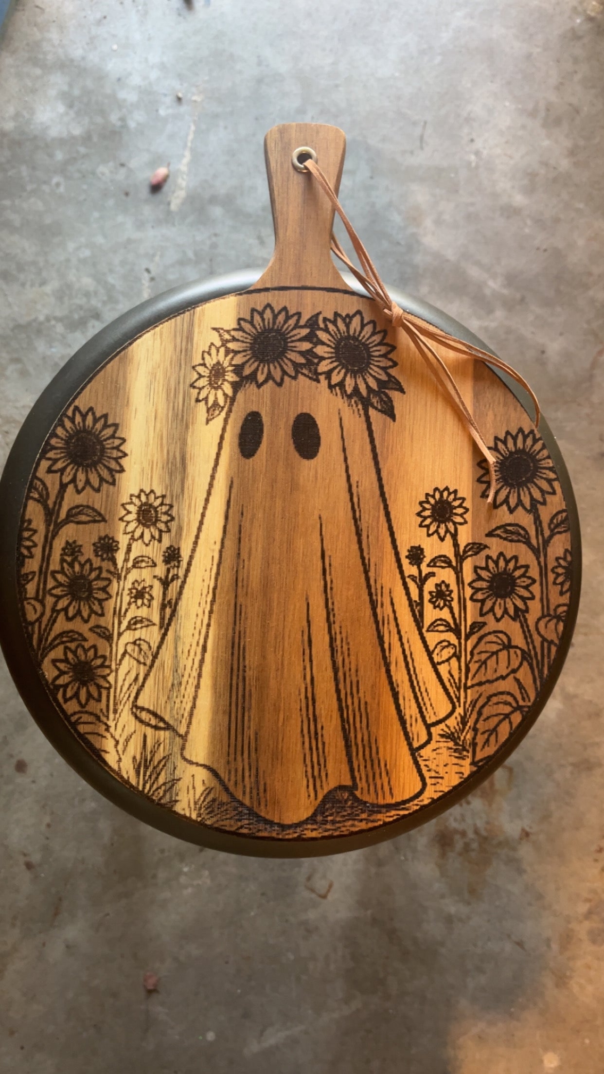 Large Round Ghost Crown A